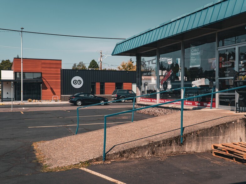 More Photos Of 1203 12th St, Hood River Showroom For Sale