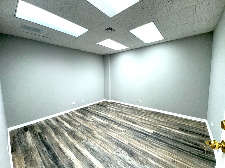 More Photos Of 9856 Derby Ln, Westchester Warehouse For Lease