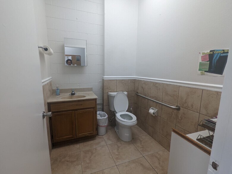 More Photos Of 1652-1704 N Goldenrod Rd, Orlando General Retail For Sale