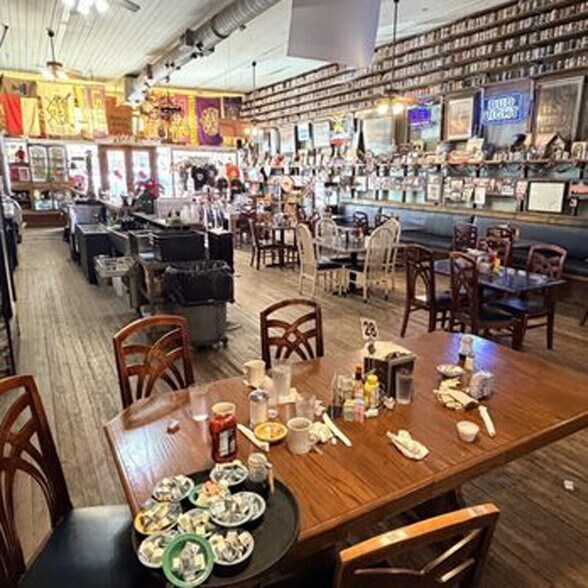 More Photos Of 107 W Main St, Llano Bar For Sale