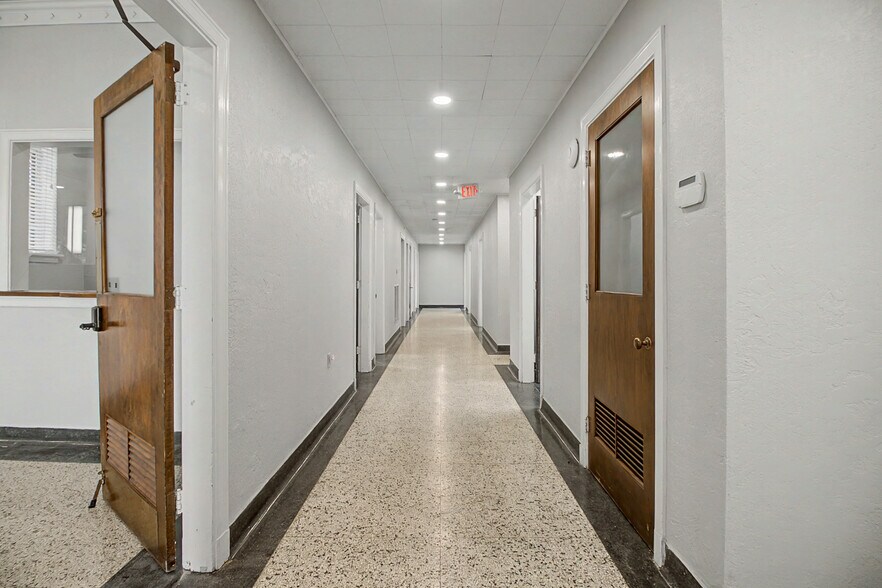 More Photos Of 903 S Texas Ave, College Station Office For Lease