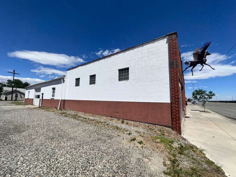 More Photos Of 415 Main St., Laurel Flex For Sale