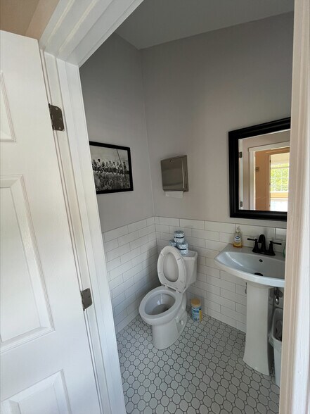 More Photos Of 683 Main St, Norwell Loft Creative Space For Lease