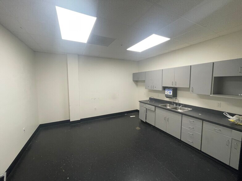 More Photos Of 101 Sparkman Dr, Columbia Industrial For Lease