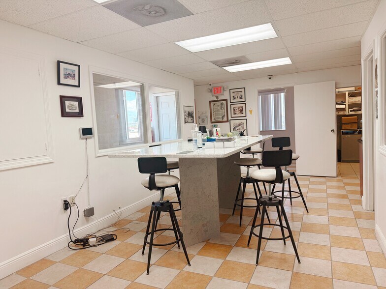 More Photos Of 3750 NW 43rd St, Hialeah Warehouse For Sale