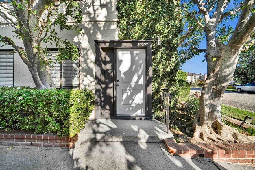 More Photos Of , Los Angeles Multifamily For Sale