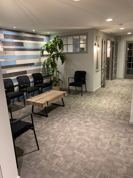 More Photos Of 5702 Elaine Dr, Rockford Unknown For Lease