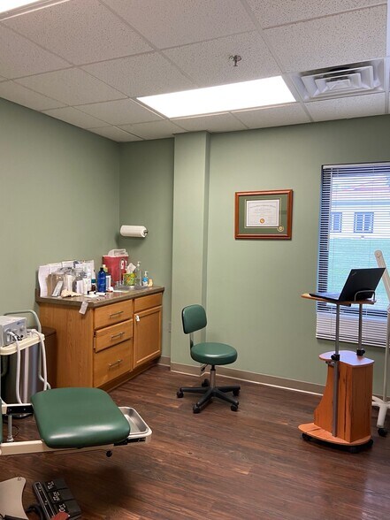 More Photos Of N1697 Municipal Dr, Greenville Office For Lease