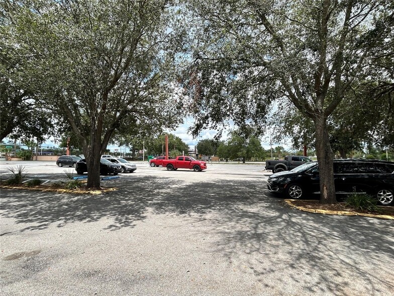 More Photos Of 4656 Commercial Way, Spring Hill Flex For Lease