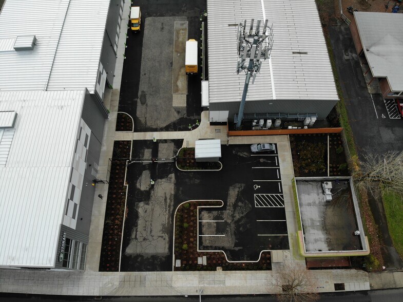 More Photos Of 4716 SE Powell Blvd, Portland Storefront Retail Office For Lease