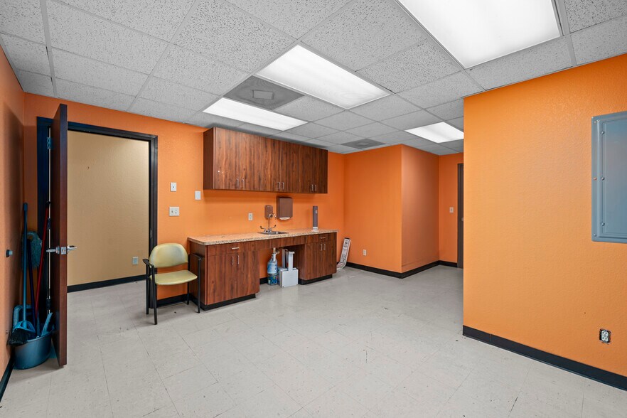 More Photos Of 1601 Liberty St, Richmond Medical For Lease