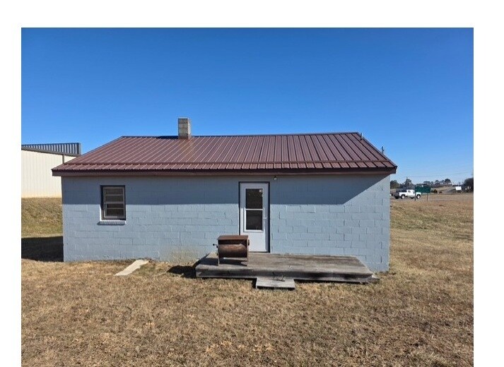 More Photos Of 422 Cleburne Blvd, Dublin Flex For Lease