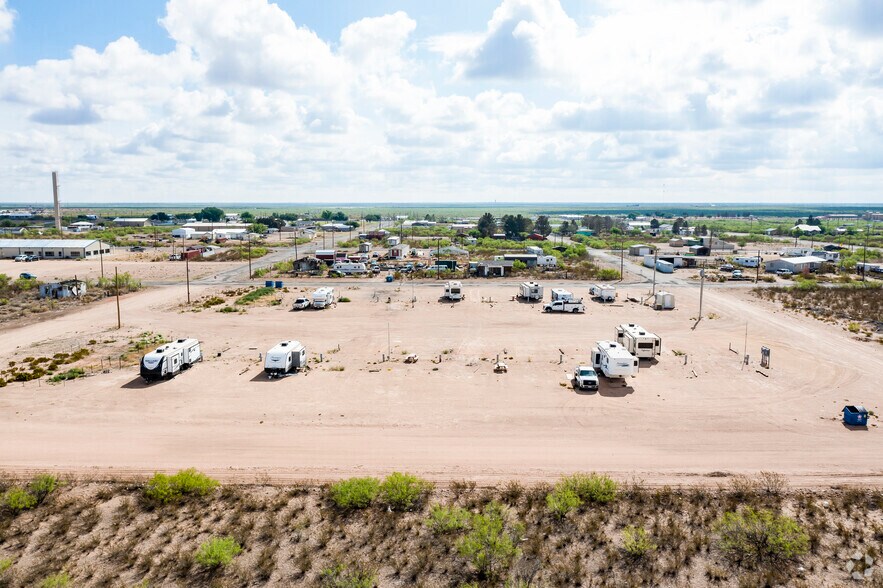 More Photos Of 801 Woodard St, Pyote Trailer Camper Park For Sale