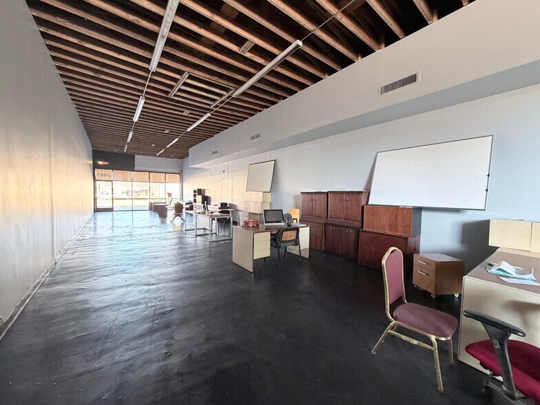 More Photos Of 3393-3437 Summer Ave, Memphis Storefront For Lease