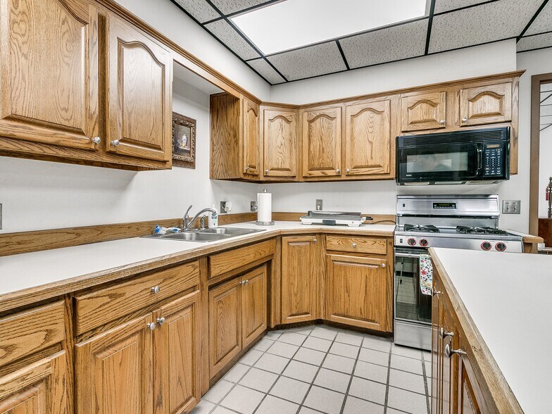 More Photos Of 3025 Westminster Rd, Nicoma Park Light Manufacturing For Sale