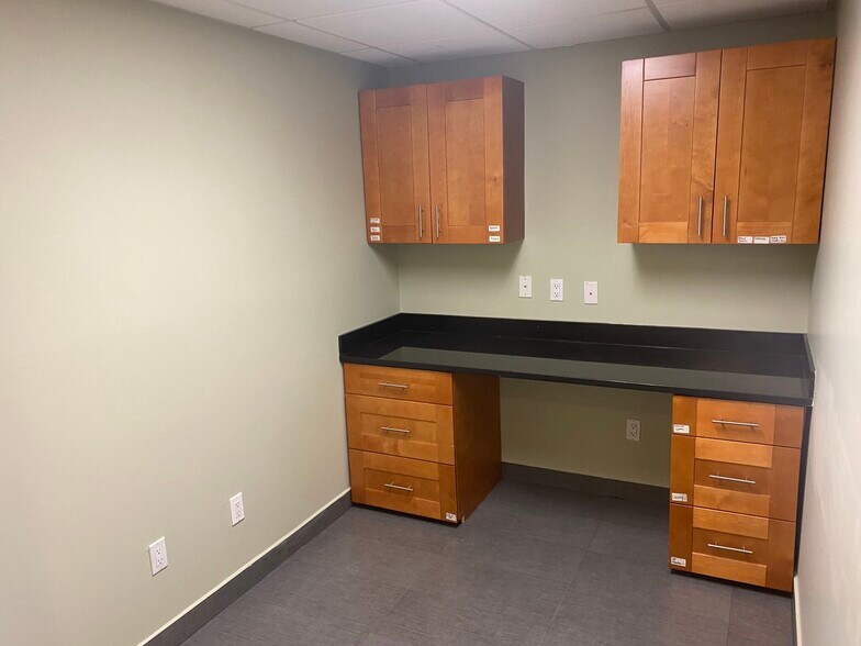 More Photos Of 250 Patchogue Yaphank Rd, East Patchogue Medical For Lease