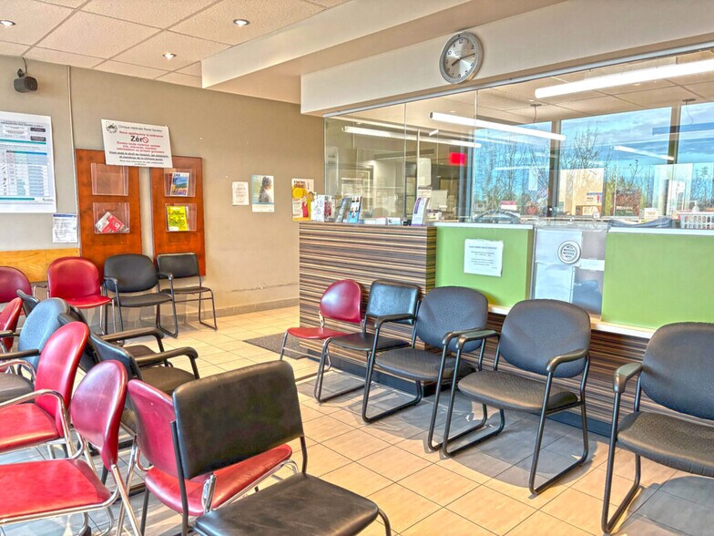 More Photos Of 201 Ch Du Petit-Bois, Varennes Office For Lease