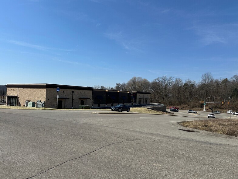 More Photos Of 4075-4089 Adair Ave, Valencia Storefront Retail Office For Lease