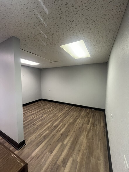 More Photos Of 120-122 S College Ave, Tyler Office For Lease