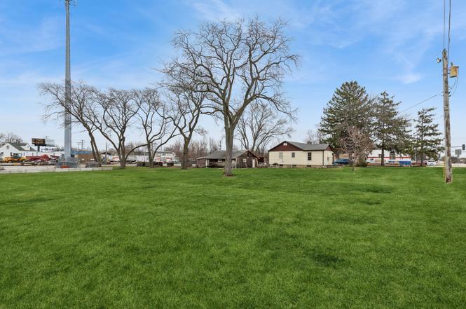 More Photos Of 20922 W Il Route 176, Mundelein Service For Sale