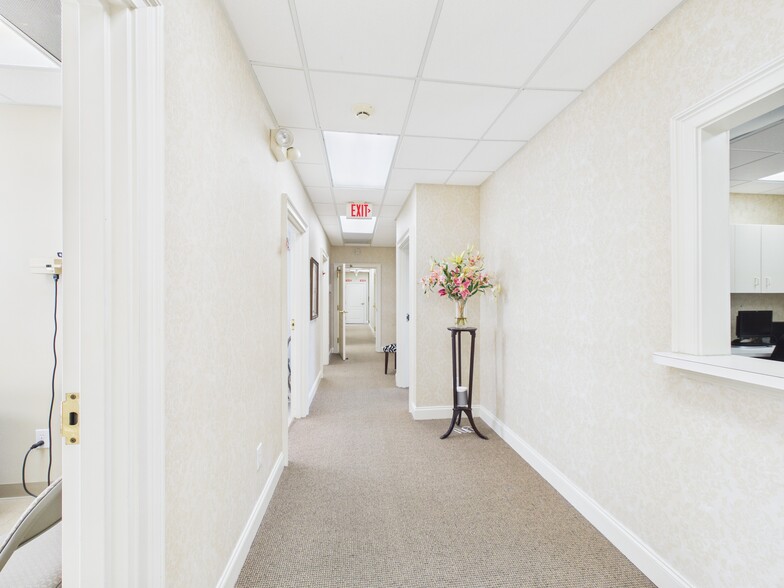 More Photos Of 5900 River Rd, Columbus Office For Lease