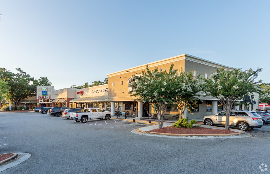 More Photos Of 4719 New Centre Dr, Wilmington General Retail For Lease