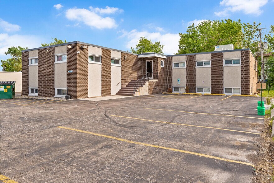 Primary Photo Of 1645 Irving Park Rd, Hanover Park Medical For Lease