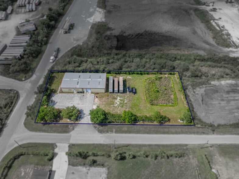 Primary Photo Of 2404 Longhorn Ave, Lakeland Manufacturing For Sale