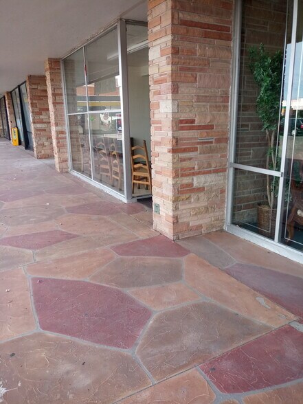 More Photos Of 1733-1737 E McDowell Rd, Phoenix General Retail For Lease