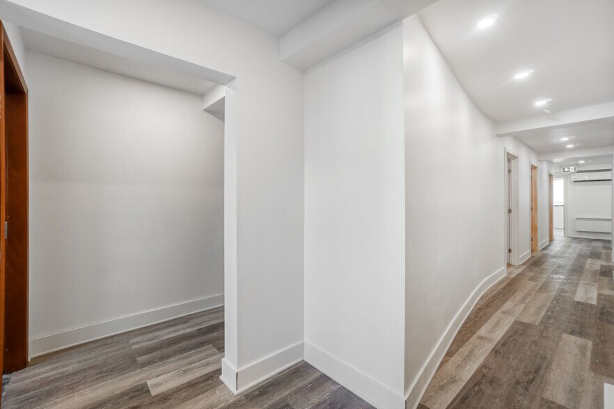 More Photos Of 2219-2229 St Bélanger, Montréal Storefront Retail Office For Lease