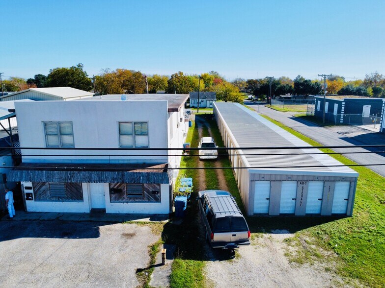 More Photos Of 832 W Main St, Port Lavaca Self Storage For Sale
