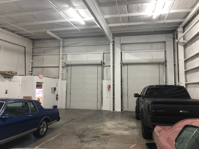 More Photos Of 843 W 13th Ct, Riviera Beach Warehouse For Lease