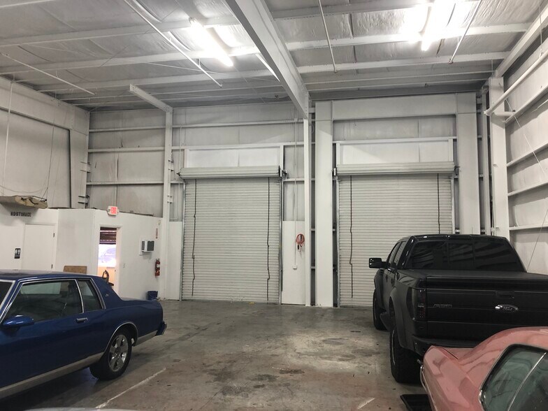 More Photos Of 843 W 13th Ct, Riviera Beach Warehouse For Lease