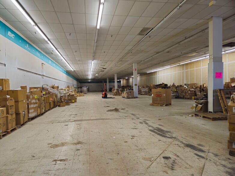 More Photos Of 4495-4499 Mall Dr, Steubenville Freestanding For Lease