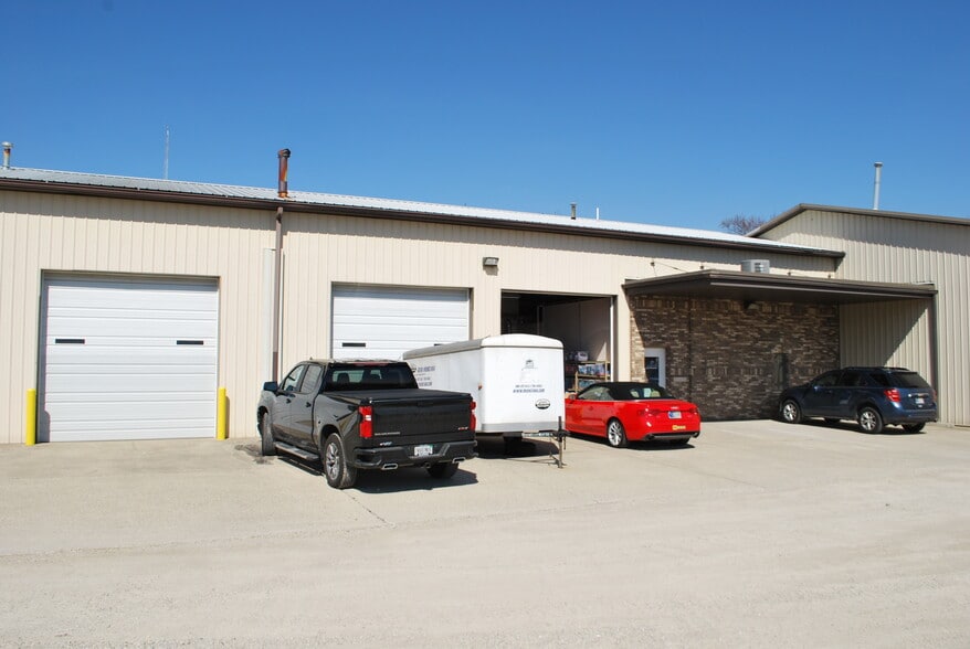 More Photos Of 2101-2111 W Godman Ave, Muncie Light Distribution For Lease