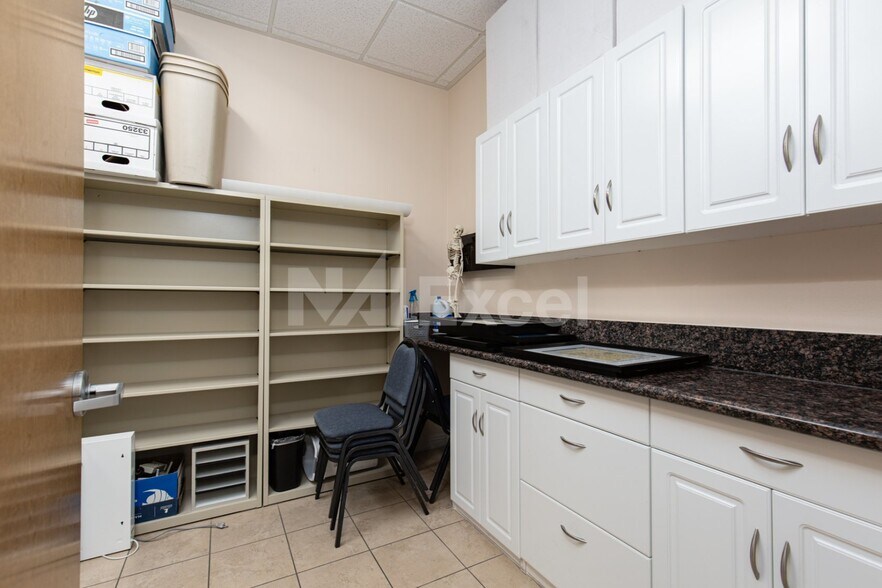 More Photos Of 1669 W Horizon Ridge Pky, Henderson Office For Sale