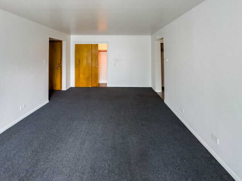 More Photos Of 1025 W Vermont Ave, Calumet Park Apartments For Sale