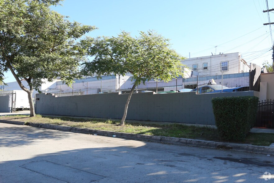 More Photos Of 5024-5030 W Washington Blvd, Los Angeles Storefront For Sale