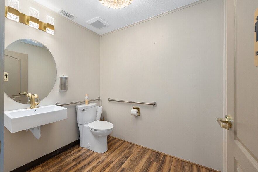 More Photos Of 1703 NE 8th Rd, Ocala Specialty For Sale