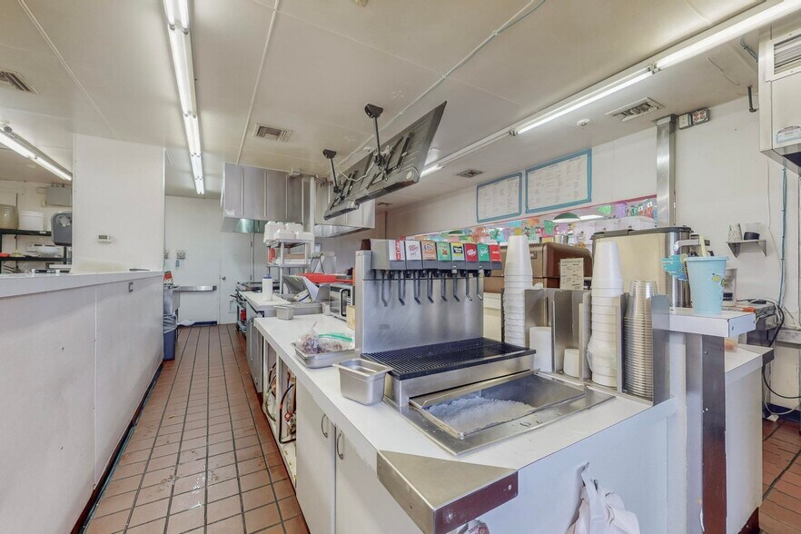 More Photos Of 2130-2301 Chelwood Park Blvd NE, Albuquerque Fast Food For Lease