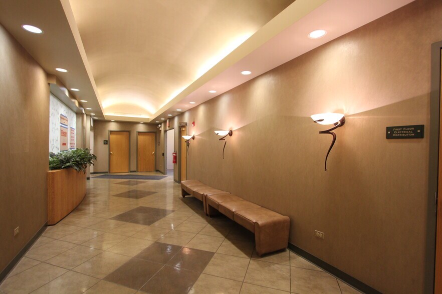 More Photos Of 1051 W Rand Rd, Arlington Heights Medical For Lease