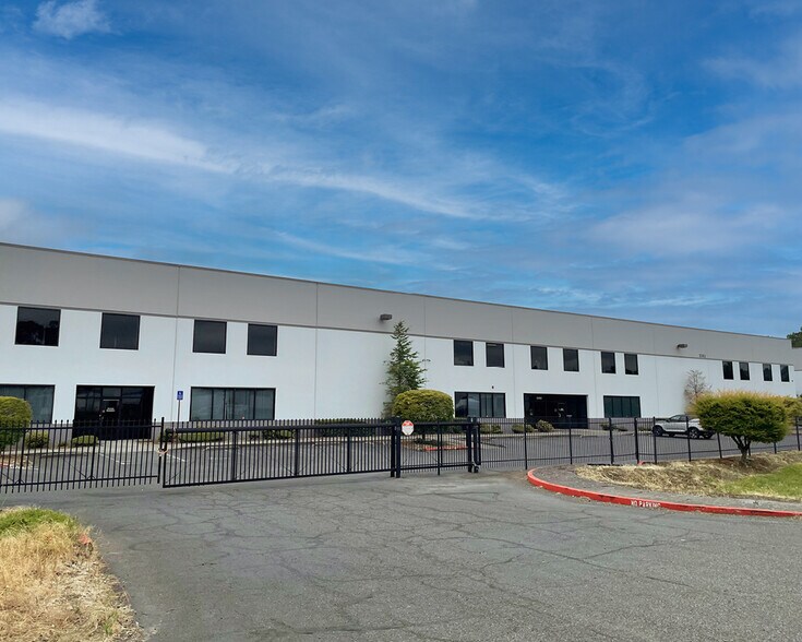 More Photos Of 3302 NW Marine Dr, Troutdale Warehouse For Lease