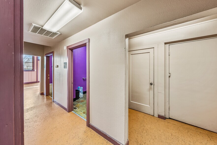 More Photos Of 211 Front St, Central Point General Retail For Sale