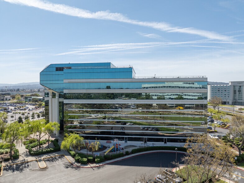 More Photos Of 303 Twin Dolphin Dr, Redwood City Office For Lease