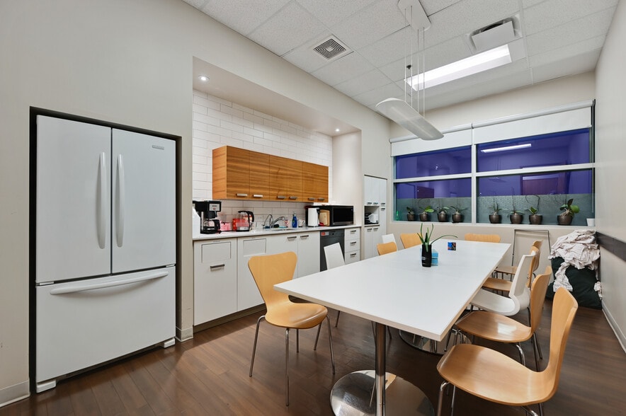 More Photos Of 5340 1st St SW, Calgary Medical For Lease