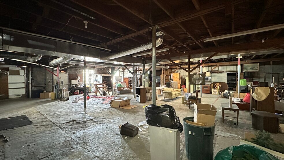 More Photos Of 101 1st St N, Alabaster General Retail For Sale