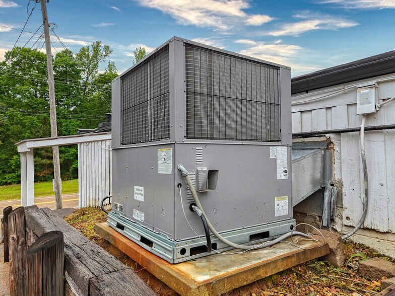 More Photos Of 13700 Hwy 70, Huntingdon Storefront For Sale