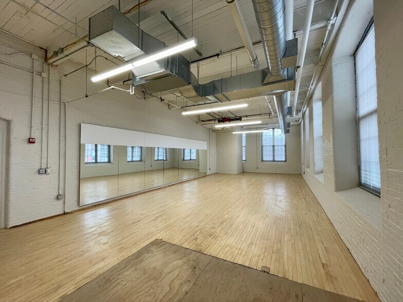 More Photos Of 10 Water St, Waterville Apartments For Lease