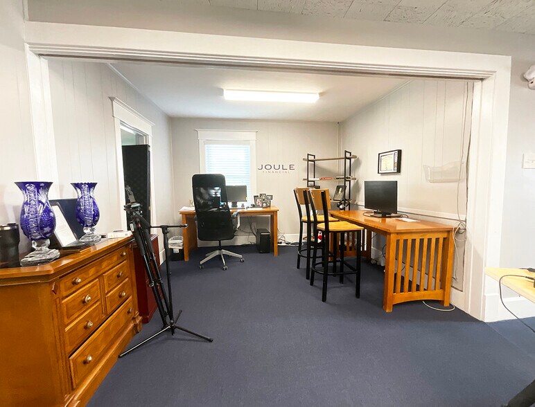 More Photos Of 1216 S Broadway, Lexington Office For Lease