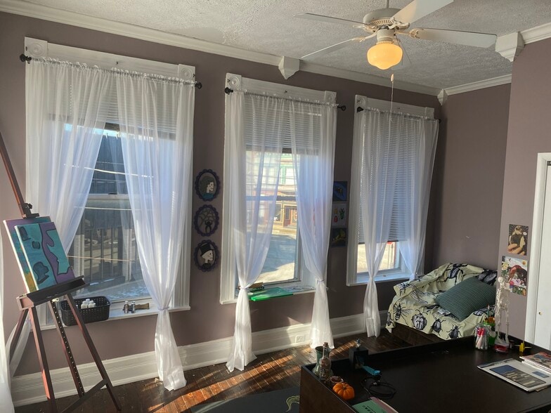 More Photos Of 1008 Lee St, Covington Storefront Retail Residential For Lease
